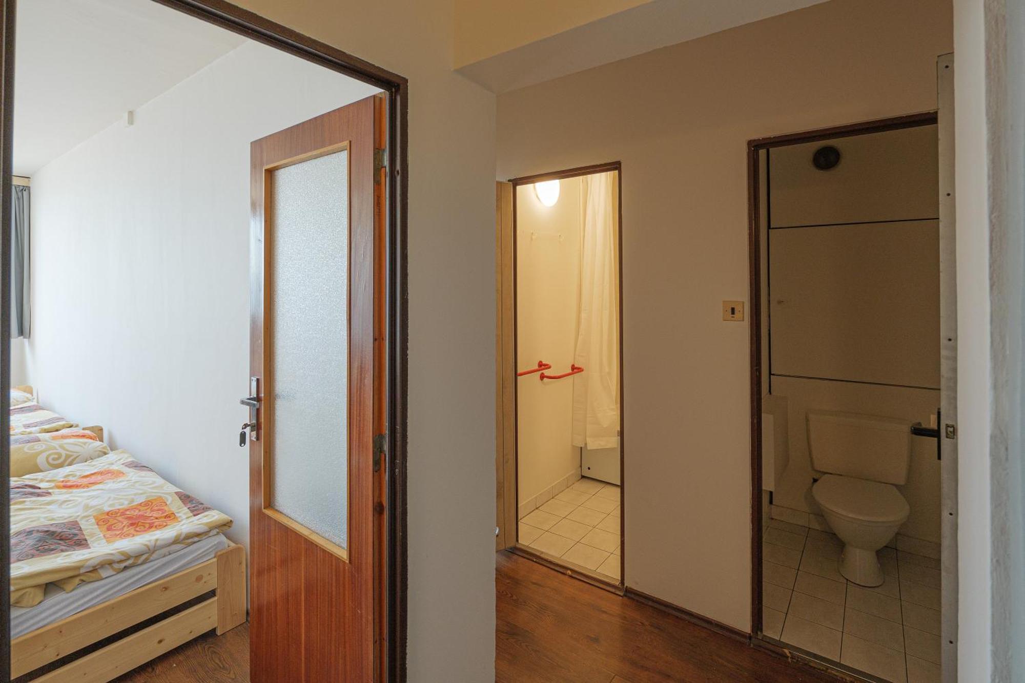 Hostel Tvm Tower Modrany Praga Zewnętrze zdjęcie