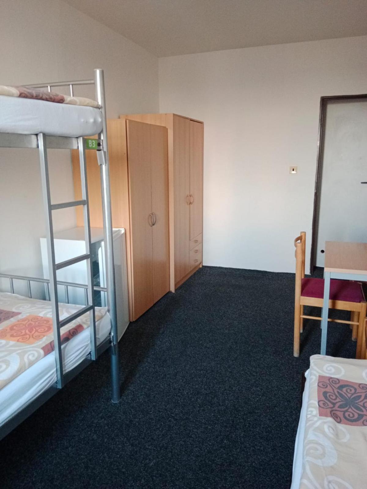 Hostel Tvm Tower Modrany Praga Zewnętrze zdjęcie